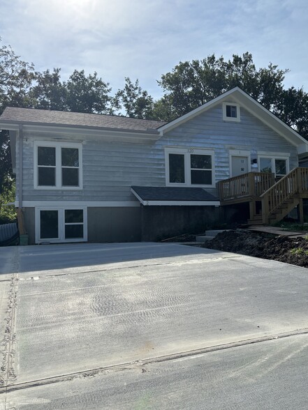 Primary Photo - 320 Florida St