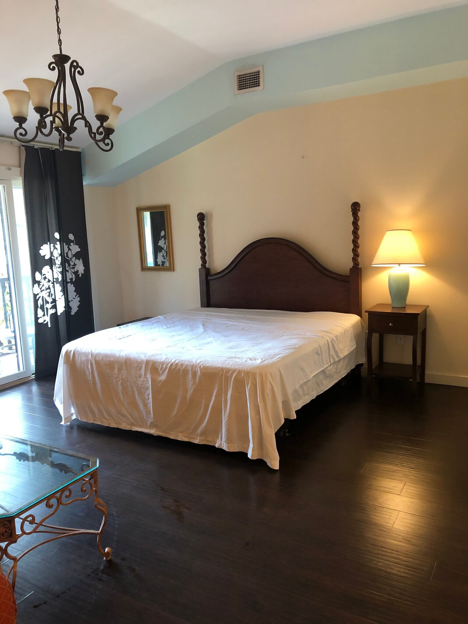 New King size bed - 955 Registry Blvd