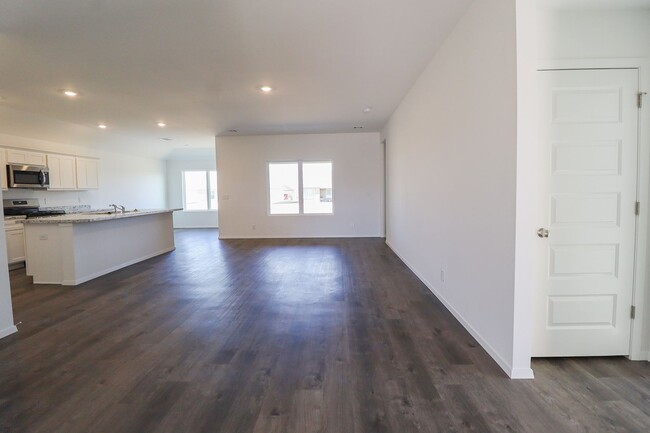 Building Photo - New Build 3 Bedroom Home Available For Immediate Move In!! Robninson Ranch