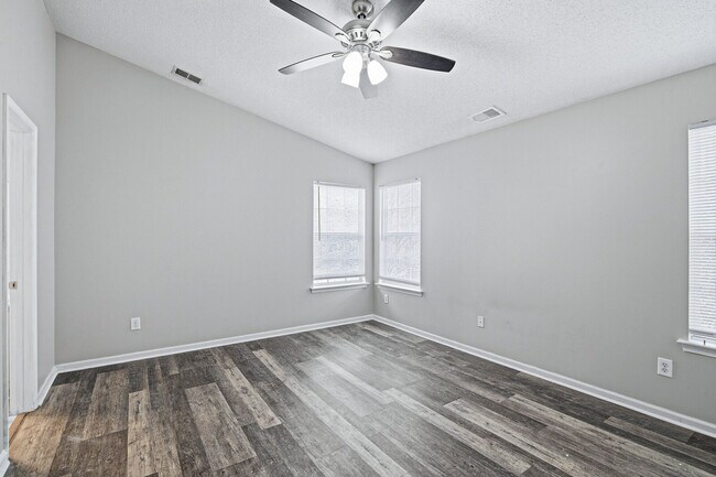 Building Photo - 29 Camellia Ln