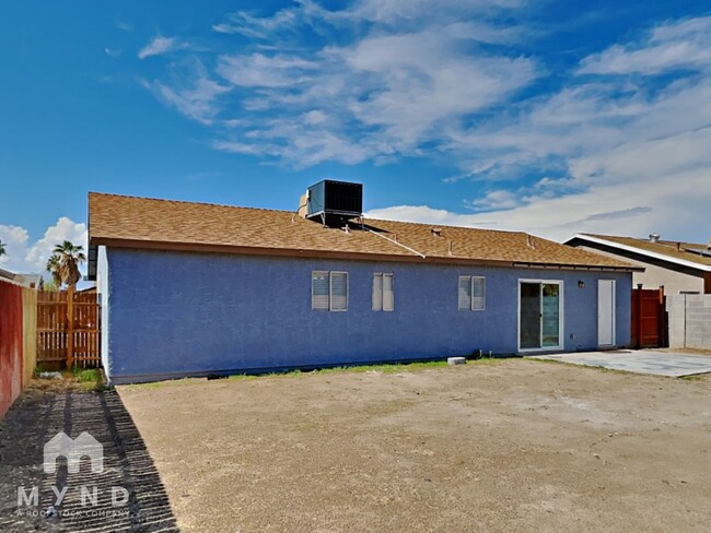 Building Photo - 3766 Lone Oak St