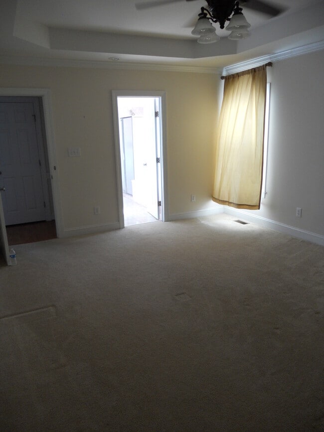 Building Photo - 409 Pointe Dr