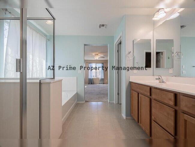 Building Photo - 218 N 109th Dr