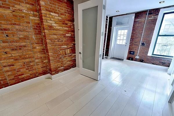 Building Photo - 227 E 82nd St