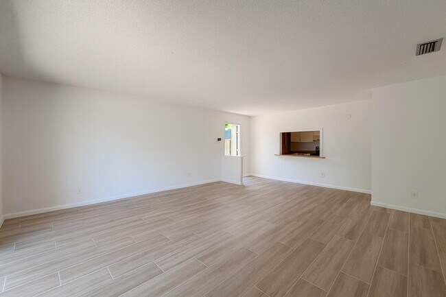 Building Photo - 125 S Palmway
