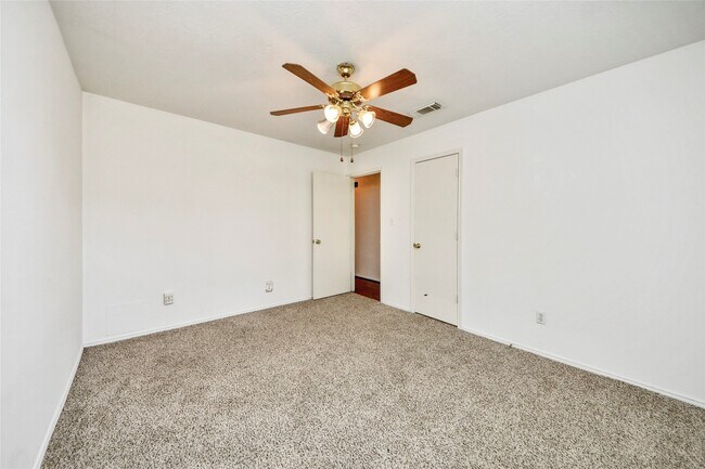 Building Photo - 16134 Coleburn Dr