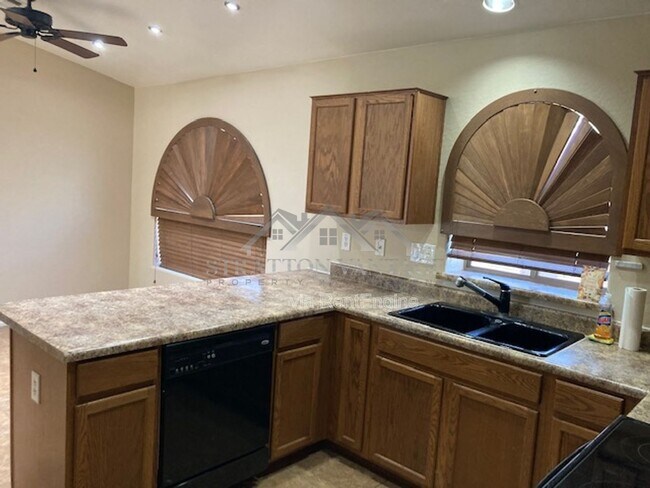 Building Photo - 4445 E Amarillo Dr