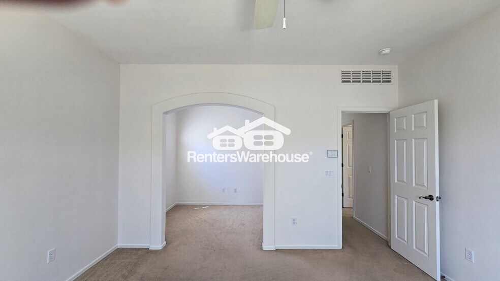 Building Photo - 1126 E Mt Shibell Dr