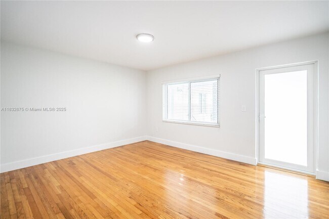 Building Photo - 117 S Shore Dr