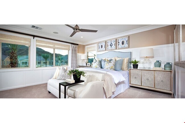 Building Photo - Beautiful three bedroom three bath home located in Lake Elsinore