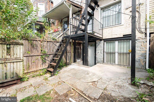 Building Photo - 307 E 25th St