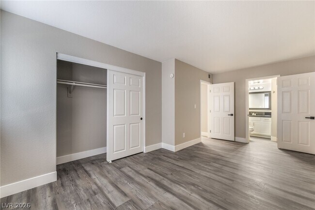 Building Photo - 5317 Indian River Dr