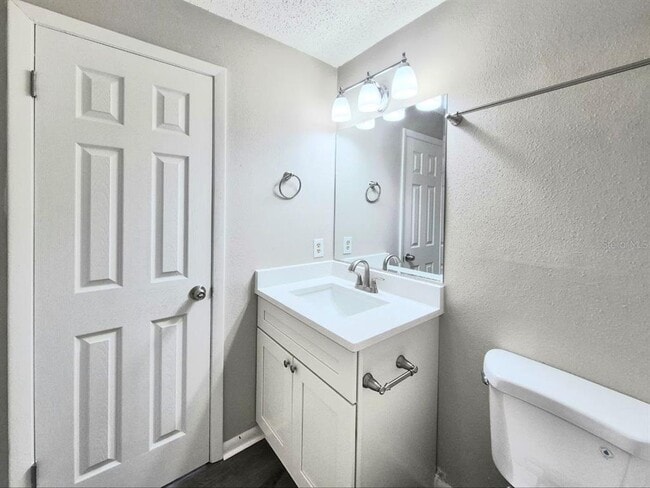 Building Photo - 3141 Bloomingdale Villas Ct