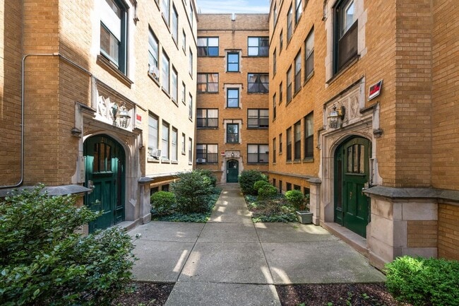 Building Photo - Two Bedroom Condo Unit in South Shore!