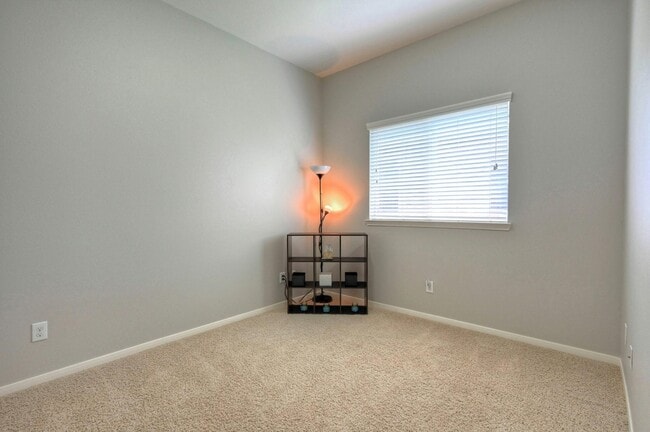 Building Photo - 7810 Oak Moss Dr