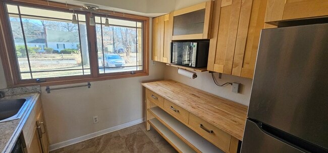 Building Photo - 227 Timber Ln