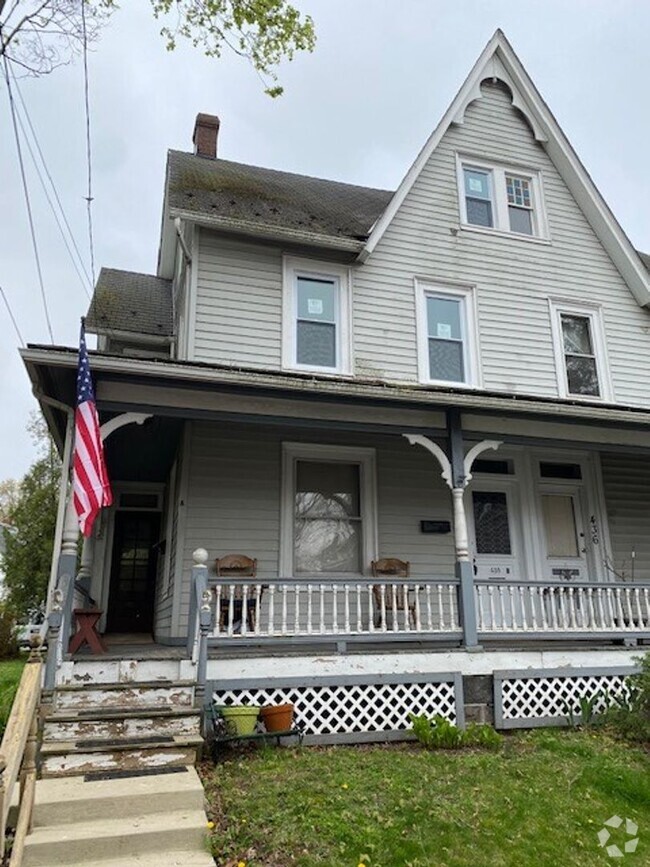 Building Photo - 438 E Broad St