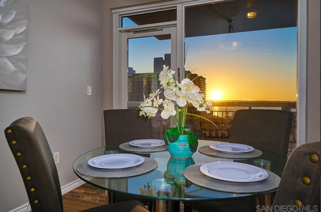 Building Photo - 300 W Beech St