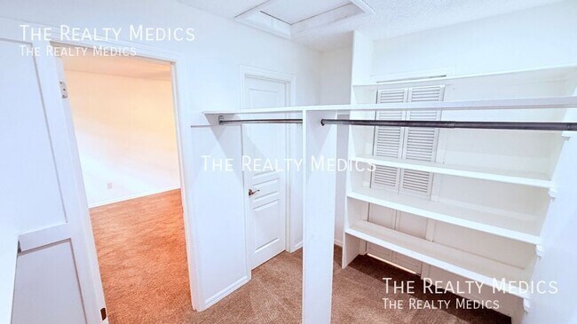 Building Photo - 909 Gazell Trail