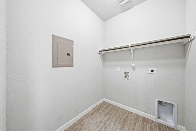 Building Photo - 12071 Pitcher Rd