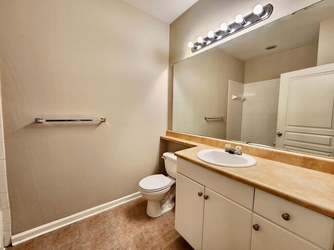 Building Photo - Two bedroom condo at 254 Seven Farms - Dan...
