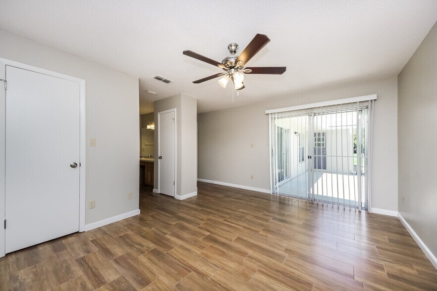 Building Photo - 2854 Camomile Dr