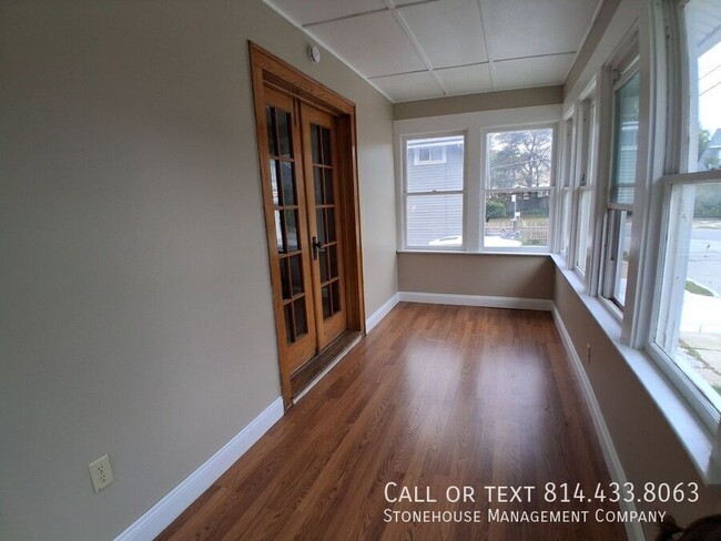 Building Photo - 1302 W 25th St