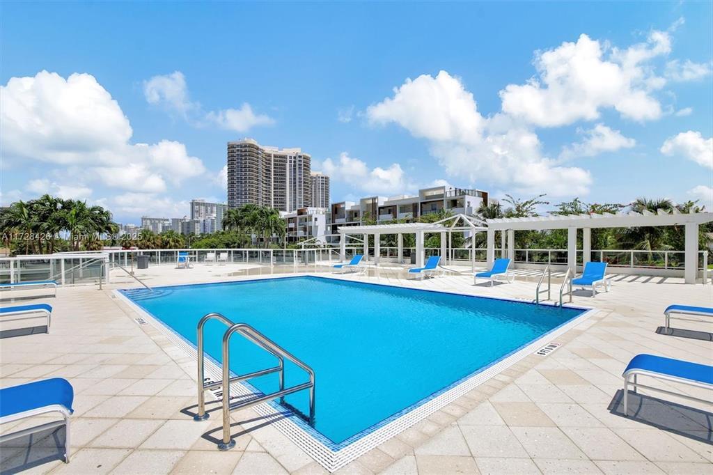 Building Photo - 3015 N Ocean Blvd