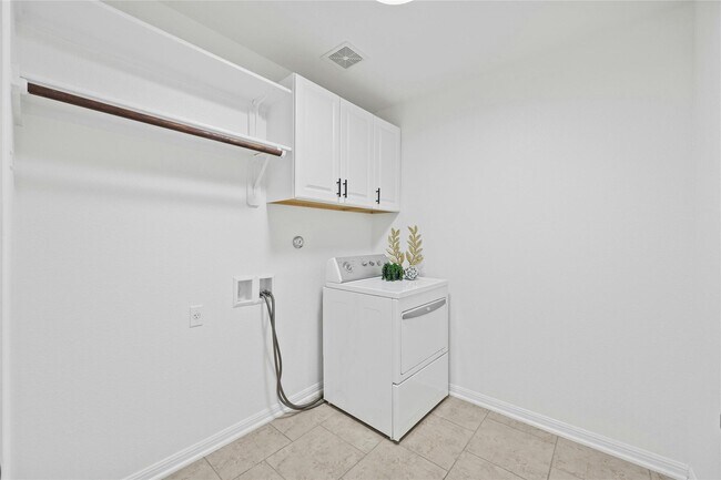 Building Photo - 1701 Hidden Springs Path