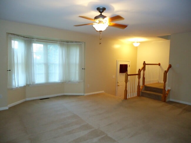 Building Photo - 2051 Stoneleigh Dr