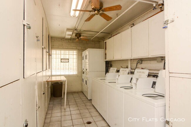 Building Photo - 850 W Margate Terrace