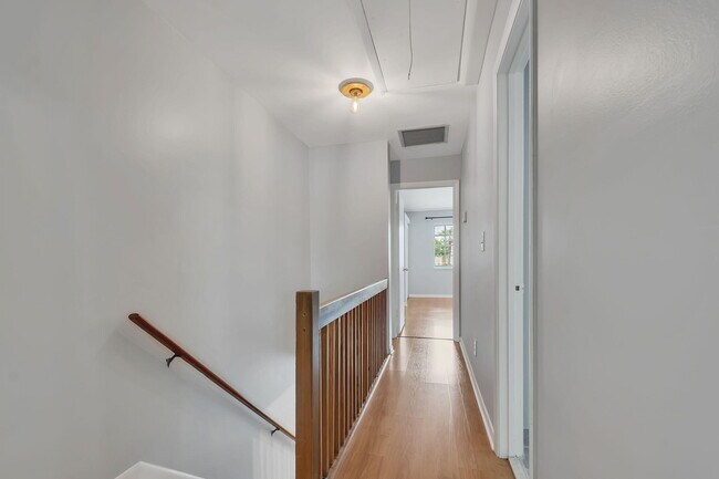 Building Photo - 2856 Belmont Ln