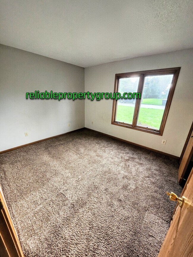 Building Photo - 1417 Lakehurst Dr