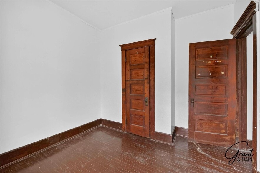 Building Photo - 127/129 W. Buena Vista - AIS-HASE LLC