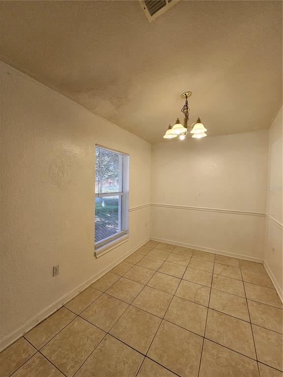 Building Photo - 2746 Smithtown Dr