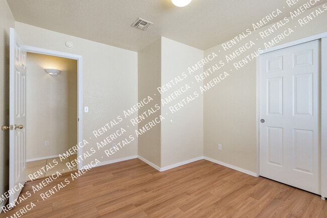 Building Photo - 5568 W Peaceful Dove Pl