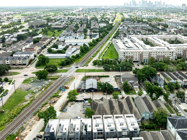 Building Photo - 1520 Malone St