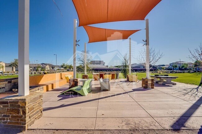 Building Photo - 13648 N 144th Dr