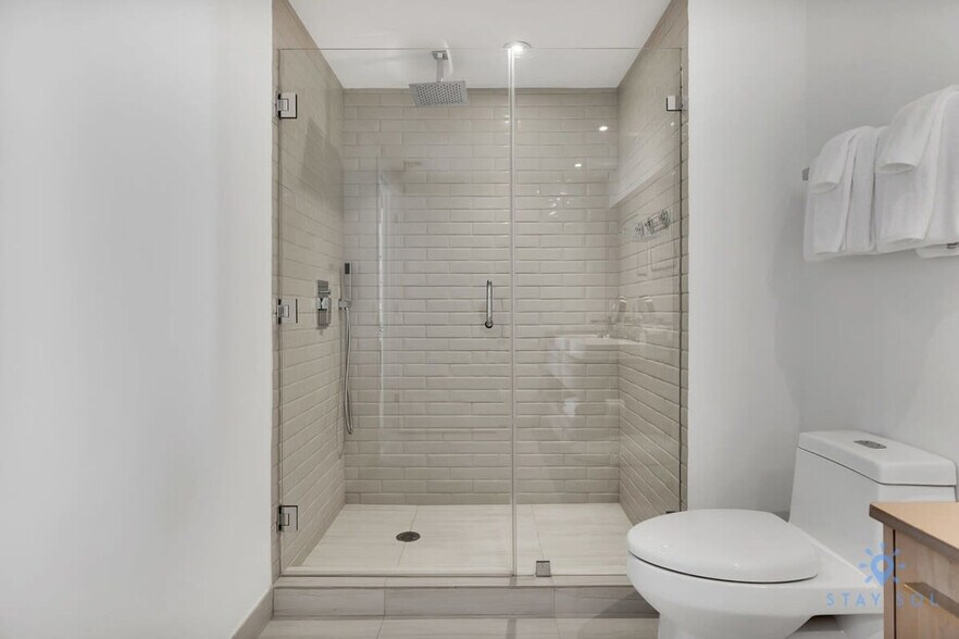 Building Photo - 4010 S Ocean Dr