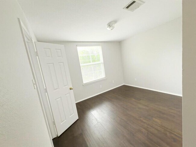 Building Photo - 14516 Charles Dickens Dr