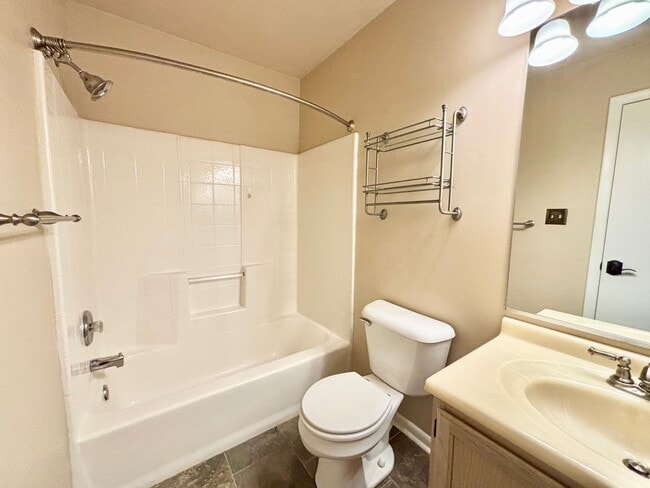 Building Photo - Gorgeous 3-Bedroom Condo in Virginia Beach