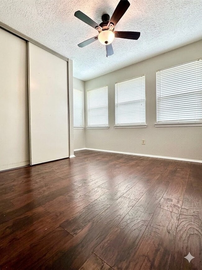 Building Photo - 9302 Golden Sunshine Dr