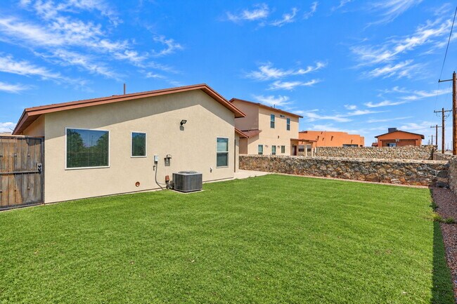 Building Photo - 14352 S Cave Ave