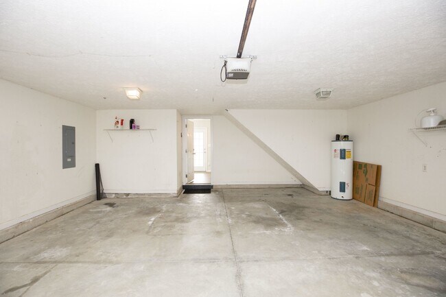 Building Photo - Charming 3 Bed, 2 Bath Rental Home in Raeford, NC - Don't Miss Out!