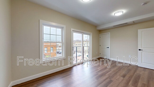 Building Photo - 130 Center St