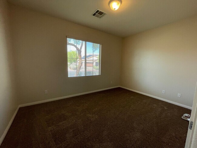 Building Photo - Beautiful Single Story Home in Gated Commu...