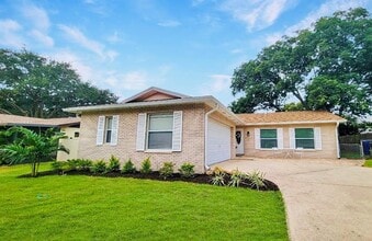 Building Photo - 1902 Briarwood St