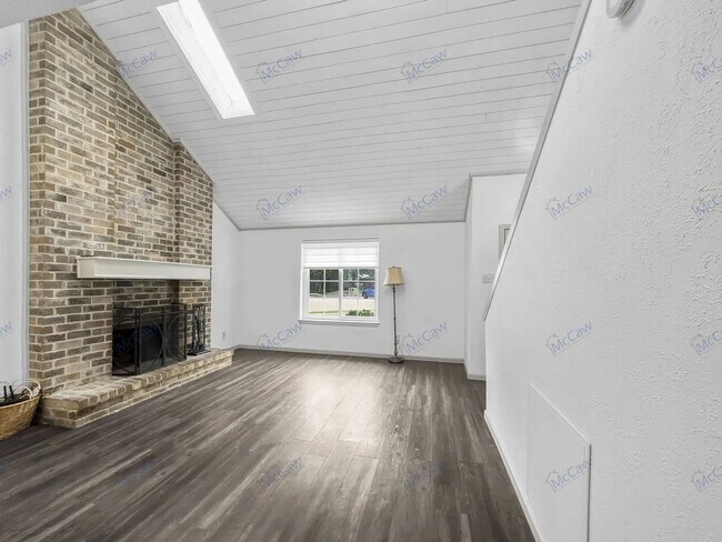 Building Photo - 767 Dove Cir