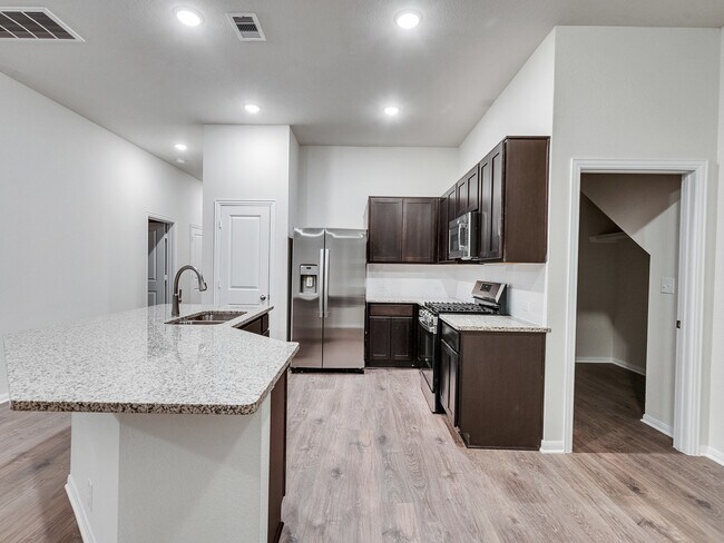 Building Photo - 407 Magnolia Ln