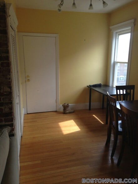 Building Photo - 229 Harvard St